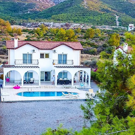 Kyrenia Villa *